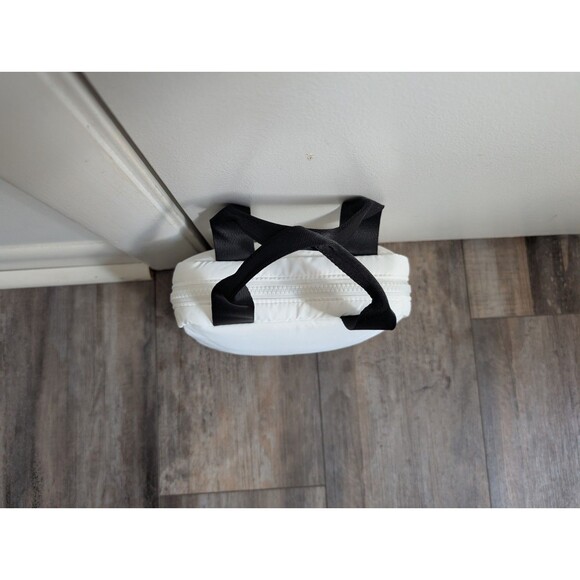 CHANEL Cosmetics Mini Bag Mini Boston Bag Pouch White Limited Edition New - Picture 3 of 11